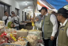 Dirut Bulog Tinjau Stok Bahan Pangan di Pasar Johar