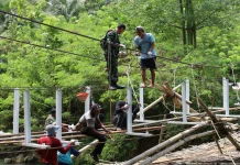 TNI dan Warga Kebut Penyelesaian Jembatan Gantung Garuda di Purworejo