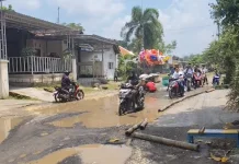 Jalan Rusak Parah, Warga Pati Protes