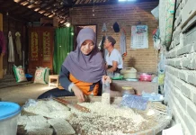 Sisihkan Rp10 Ribu Sehari, Bakul Tempe di Pati Wujudkan Impian ke Tanah Suci