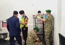 Petugas Gabungan Razia Sel Tahanan Warga Binaan