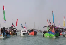 Ratusan Kapal Nelayan Tambak Lorok Ikuti Tradisi Sedekah Laut dan Bumi
