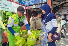 Atasi Kelangkaan, Pemkab Rembang Gelar Operasi Pasar LPG 3 KG
