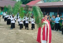 Perarakan Minggu Palma Umat Katolik Paroki Santo Albertus Agung di Teminabuan