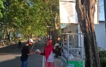 Berbagi Nasi Bungkus, Cara Kita Berbagi Sosial Peduli