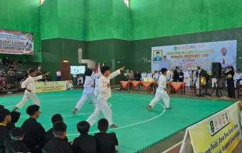 Pesona Seni Pencak Silat Arya Wiraraja Pukau Pembukaan Bupati Cup V Sumenep