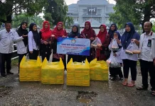 DWP Bersama Kepala LPP RRI Sumenep Membagikan Takjil Gratis