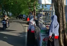 Kita Berbagi Sosial Bagikan Puluhan Nasi Bungkus Gratis