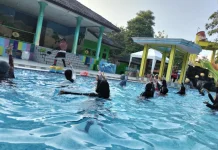 Semangat Lansia Ikut Senam Air Penuh Antusias