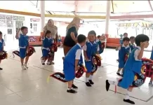 Serunya Anak TK Pembina Kenal Tradisi Kuda Lumping