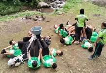 Mahasiswa PJKR UPI Sumenep Latih Kerja Sama Tim Melalui "Balance Water" di Malang