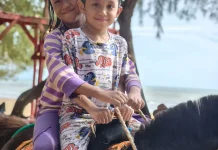 Nikmati Liburan, Serunya Berkuda di Pesisir Pantai