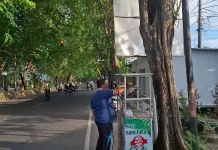 Komunitas Kita Berbagi Sosial Bagikan Puluhan Nasi Bungkus Gratis