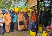 Tebar Kepedulian, DWP Disperkimhub Gelar Bakti Sosial di Desa Tenonan