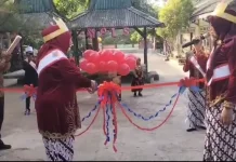 Pakaian Adat Madura Warnai Pembukaan MPLS di SDN Saronggi 1