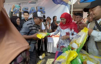 Ratusan Warga Wonokromo Antusias Manfaatkan Pasar Murah di Halaman SMA Khodijah