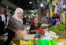 Gubernur Khofifah Tinjau Harga Sembako jelang Ramadan