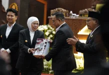 Gubernur Khofifah Sampaikan LKPJ Tahun Anggaran 2025