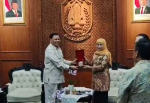 KKP Bahas Pembangunan Tanggul Laut bersama Gubernur Khofifah