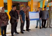 SMAN 10 Terima Bantuan Sarpras Olahraga dari DPR RI dan BRI