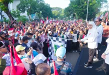 Puluhan Ribu Warga Jatim Antusias Ikuti Jalan Sehat Satu Muharram 1448 Hijriah