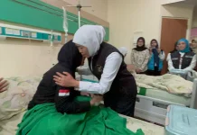 Gubernur Khofifah Membesuk Santri Korban Keracunan