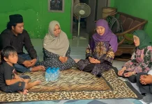 Gubernur Khofifah Takziah Keluarga Korban Tenggelamnya KM Virgo