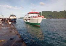 Aktivitas Penumpang di Pelabuhan Nusantara Tahuna Normal.