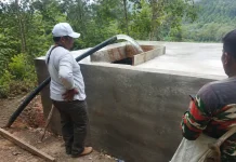Anak-anak di Kuteni Reje Linge Bermain Air