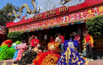 Ribuan Pengunjung Padati Kemeriahan HUT Dewa KongCo di Tuban