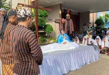 Jumat Agung, Umat Katolik Tuban Gelar Visualisasi Jalan Salib