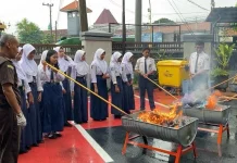 Kejari Tuban Libatkan Pelajar dalam Pemusnahan Barang Bukti Sebagai Edukasi