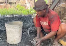 Menjelang Iduladha, Penjualan Arang di Tuban Meningkat Drastis