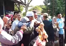 Tangis Haru Keluarga Iringi Kepulangan Jemaah Haji Tuban