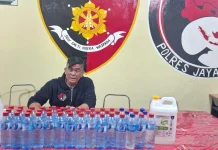 Sat Resnarkoba Amankan Puluhan Botol Miras Lokal di Wamena