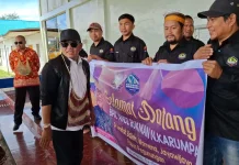 Disambut Hangat Warga dan Pemuda MAMMESA, Andi Rukman N. Karumpa Tiba di Wamena