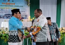 Jamaah Haji Jayawijaya Dilepas, Bupati: Jadilah Teladan Masyarakat
