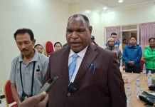 Bupati Jayawijaya Bantu Dana Kepada Kontingen Pesparawi Papua Pegunungan