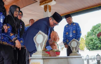 Rawat Warisan Perjuangan, Angkasawan RRI Yogyakarta Ziarahi Pusara Pahlawan