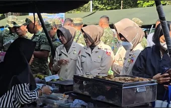 Sembako Murah Bazar HUT TNI di Balai Pamungkas Diserbu Warga