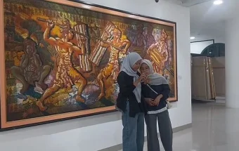 Meneroka, Cara Seniman Agung Suhartanto Tampilkan Kedalaman Proses Batik