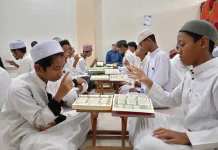 Beribadah dalam Kesunyian di Pesantren Tuna Rungu Darul A'shom