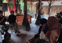 Melihat Keunikan Pementasan Wayang dengan Juru Bahasa Isyarat di Omah Kahangnan