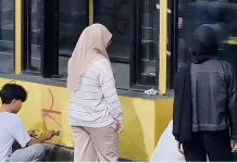 Sasar Halte TransJogja, Komunitas Mahasiswa Gotong Royong Bersihkan Vandalisme