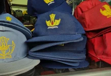 Penjualan Seragam Sekolah di Jalan Ibu Ruswo Melejit Jelang Tahun Ajaran Baru