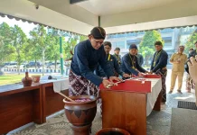 Berharap “Beras Wutah”, Abdi Dalem Sleman Gelar Siraman Tombak Kyai Turun Sih