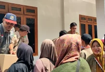 Sambut HUT ke-81 RI, 200 Paket Sembako Dibagikan Imigrasi DIY ke Warga Selopamioro