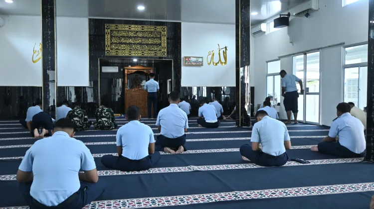 Personel Lanud Raden Sadjad Natuna Laksanakan Ibadah Bersama
