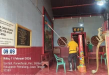 Polres Comal Bantu Klenteng Tin An Bio Bersolek Sambut Imlek