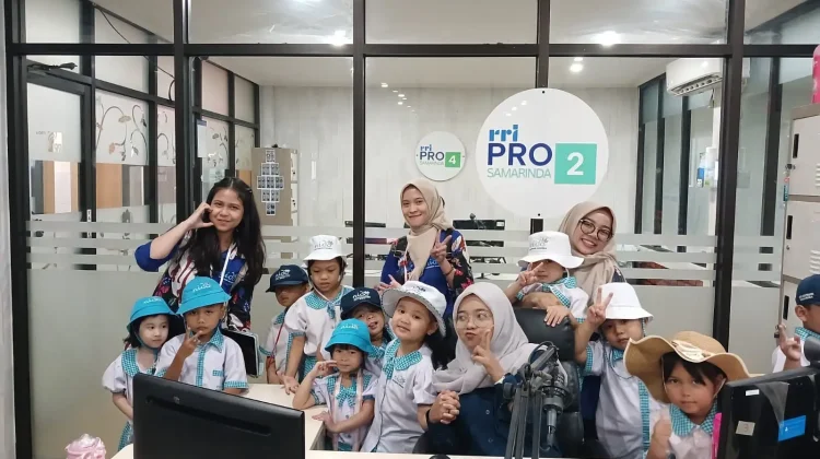 TK Nido Mantessori Samarinda Kenali Dunia Penyiaran RRI